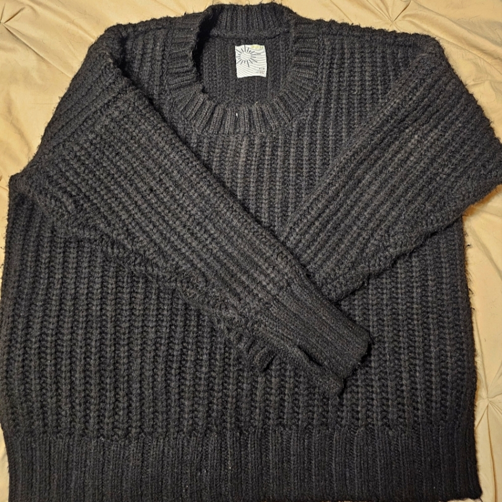 Medium Black knit sweater